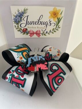 Junebug's hair bow boutique hand made bows.